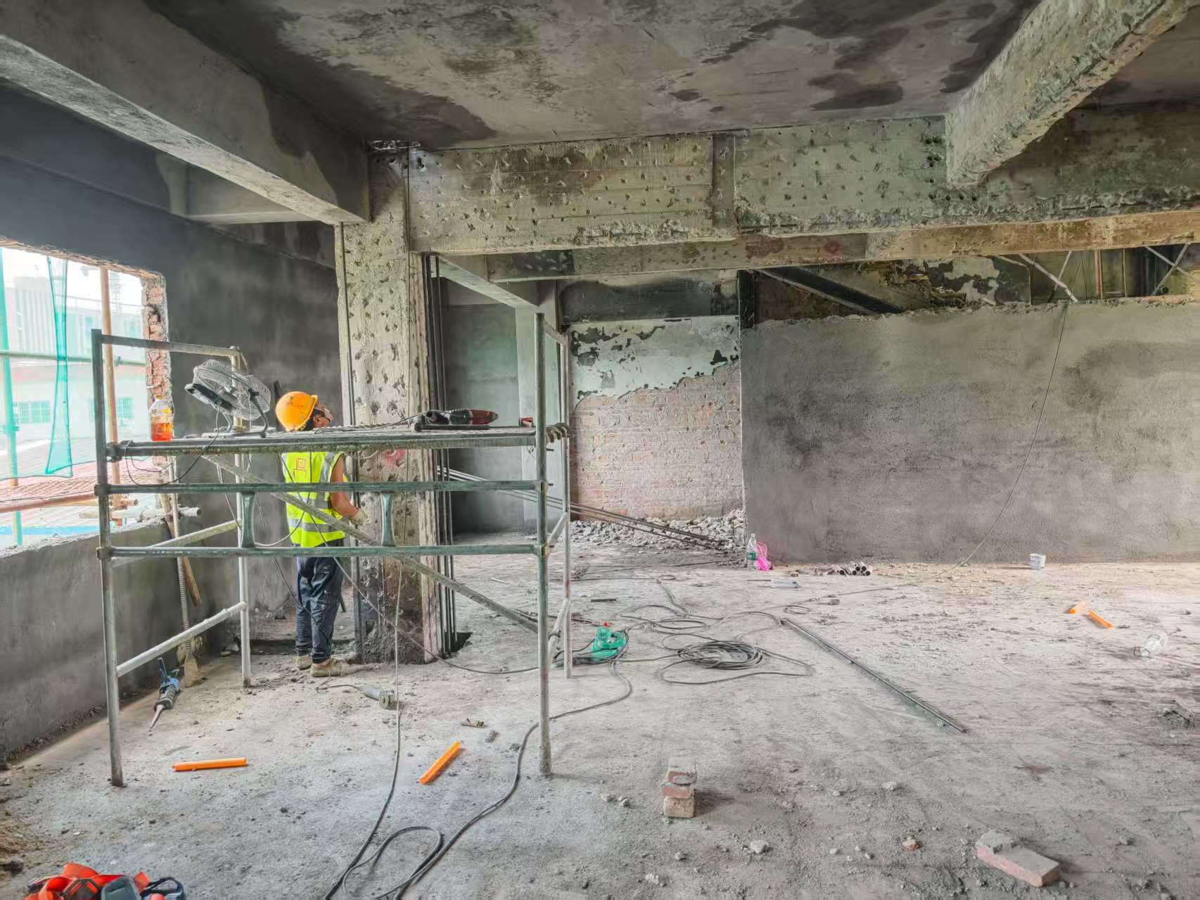 旧房改造钢结构加固施工方案是什么？2025年深圳旧房加固修缮项目招标公告！